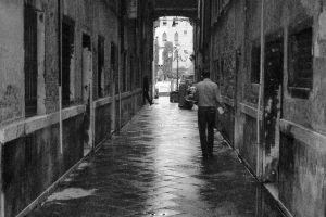 alley in Venice street photography